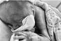 Predčasne narodené dieťatko lekári odsúdili na smrť: Z trápenia, ktoré bábätko zažíva, vám pukne srdce
