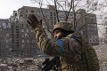 Rusko ponúka na stredu prímerie v Mariupole: Ukrajinským vojakom radí, aby sa vzdali