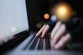 České weby zasiahol kybernetický útok: Minister vnútra ukazuje prstom na ruských hackerov