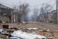 Objavené boli ďalšie masové hroby! Rusko tvrdí, že má Mariupol pod kontrolou, útoky na areál Azovstaľu pokračujú