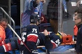 Nedokázal sa postaviť na nohy: Hrozivé zranenie, hokejistu Slovana odniesli na nosidlách!