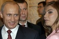 Vladimir Putin zatajil svadbu!? Jeho milenka si nedávala pozor, toto nemal nikto vidieť