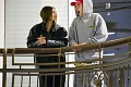 Justin Bieber na rande s manželkou Hailey: Vyšli na balkón, fotografom neunikol ten detail!