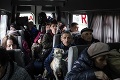 Zelenskyj posiela odkaz ruským vojakom, z oceliarne Azovstaľ evakuujú civilistov