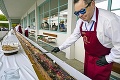 1. máj v znamení sladkého rekordu: Na Kolonádovom moste v Piešťanoch krájali najdlhšiu slovenskú tortu