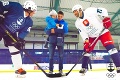 V prvom hokejovom súboji olympionikov sa zrodila remíza: Štyria zlatí na ľade