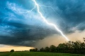 SHMÚ upozorňuje na intenzívnu búrku s krúpami: Vydal výstrahu pre celé Slovensko! Rátajte aj s povodňami