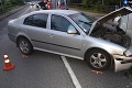 Desivá zrážka auta s mikrobusom v Seredi: Nehoda si vyžiadala ťažké zranenia