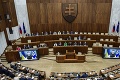 Zelenskyj sa prihovoril poslancom: Výzva a poďakovanie Slovensku! Kto v parlamente chýbal?