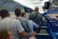 Ak sa bojíte lietania ani nečítajte: Vydesení pasažieri odpadávali od strachu!