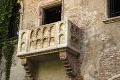 Obľúbená turistická atrakcia na pretrase: Koniec ikonickému balkónu Rómea a Júlie?!