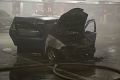 Dráma v Trebišove: Požiar auta v podzemnej garáži hypermarketu! Hustý dym a evakuácia