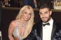 Britney povedala áno snúbencovi Samovi: Svadba plná celebrít a agresívny útok exmanžela!