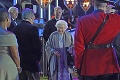 Britská kráľovná Alžbeta po dvoch mesiacoch na verejnosti: Oslavuje platinové jubileum!