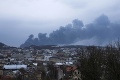 V Ľvove sa v noci rozozneli varovné sirény: Ukrajinské mesto hlási sériu explózií