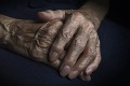Žezlo najstaršieho muža na svete prebral tento človek: Neuveríte, koľko má vnúčat
