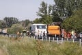 Desivá kolízia kamióna s autobusom pri Sládkovičove: Prišlo vodičovi krátko pred zrážkou zle?!