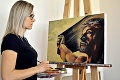 Šampiónka v armwrestlingu Veronika sa dala na maľovanie: Prečo prešla od aktov k obrazom svätcov?