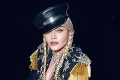 Madonna sa postarala o poriadny rozruch: 64-ročná popová diva ukázala holé prsia!