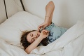 Prehadzujete sa v posteli a nie a nie zaspať? Expert na spánok radí: Vyskúšajte týchto 6 tipov!