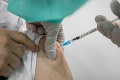 Očkovaní Slováci už nahlásili cez 11-tisíc podozrení na nežiaduce účinky: Koľko z nich bolo závažných?