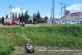 Dopravná nehoda v Prešove: Auto skončilo v rieke, boli v ňom senior a dieťa