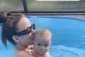 Horúce počasie vyzlieklo Veroniku Nízlovú: Sexi mamina v bazéne hore bez!