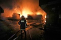 V Bangladéši vypukol obrovský požiar skladiska: Oheň zabil desiatky ľudí a stovky zranil