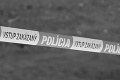 Policajti našli bezvládne telo muža (†60) so zbraňou a listom na rozlúčku: V dome ich čakala ďalšia tragédia