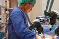 Robotický chirurg zachraňuje životy lepšie