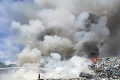 Hasiči sú v plnej pohotovosti: V obci pri Topoľčanoch horí skládka odpadu