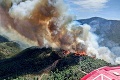 Takúto dovolenku neplánovali: Oheň vyháňa turistov z letoviska, plamene majú šialenú rýchlosť
