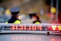 Opitý muž strieľal v Česku z balkóna, trafil aj policajné auto: Na svoje vyčíňanie môže poriadne doplatiť