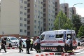 Auto sa zrazilo so sanitkou, tá sa prevrátila: Desivá nehoda v Bratislave si vyžiadala život