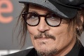 Johnny Depp sa dal na maľovanie a rozbil internet: To musíte vidieť! Hercove obrazy išli na dračku