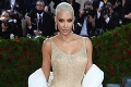 Odvážny fashion week v New Yorku: Kardashianka sa nezdá! Kim, máš pod tým vôbec niečo?