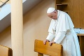 Kňazi chceli ukryť muža, ktorý utekal pred ozbrojencom: Stalo sa niečo strašné! Pápež František reaguje