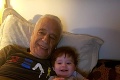 83-ročný otecko si uvedomuje, že neuvidí synčeka vyrastať: Úprimná spoveď! Dojme vás, čo pre neho robí