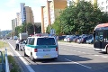 Rušné piatkové ráno v Bratislave: Žena prechádzala cez cestu, zrazilo ju auto!