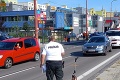 Rušné piatkové ráno v Bratislave: Žena prechádzala cez cestu, zrazilo ju auto!