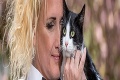 Správcovia jej nechceli dovoliť doma mačku: Neuveríte, ako sa to rozhodla vyriešiť!