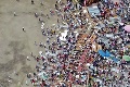 Tragédia ako z hororu: Tribúna so stovkami ľudí sa zrútila medzi býky, trvalo to len pár sekúnd