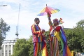 Londýn si pripomenul 50. výročie prvého pochodu Gay Pride: Prišlo cez milión ľudí, kto mal zákaz?