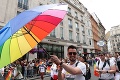 Londýn si pripomenul 50. výročie prvého pochodu Gay Pride: Prišlo cez milión ľudí, kto mal zákaz?