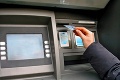 Polícia vyzýva k opatrnosti: Na toto si pri zadávaní PIN kódu v bankomate dávajte pozor!