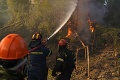 Spod kontroly sa vymkol obrovský lesný požiar: Evakuovali pobrežné mesto