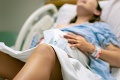 Žena si pri pôrode prešla peklom: Ohavné, čo jej v nemocnici spravili! Dočkala sa spravodlivosti
