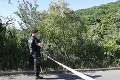 Zásah pri požiari v záhradkárskej oblasti v Bratislave sa zmenil na HOROR: Dve telá a postrelený hasič!