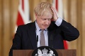 Premiér Johnson čelí kritike pre neúčasť na zasadnutí krízového tímu: Ten radšej organizuje žúr pre svojich podporovateľov