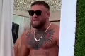 Zúrivá reakcia McGregora na oslave: Hodili doňho predmet, ktorý ihneď udupal